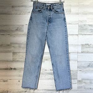 Zara High Rise 90s Mom Jean Button Fly Light Wash Denim Frayed Hem Sz 0